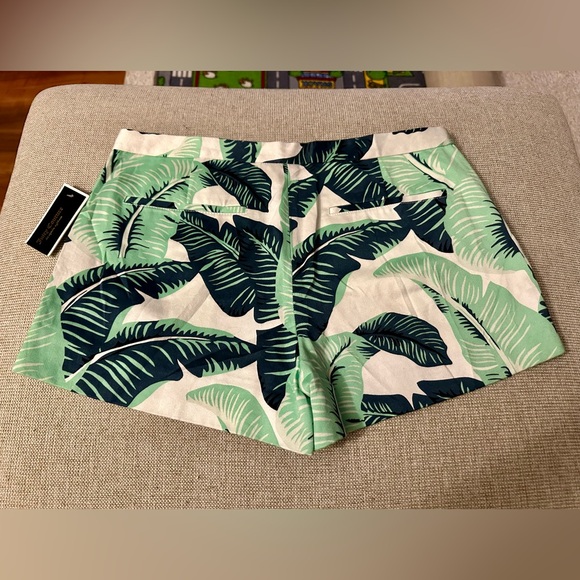 NWT Juicy Couture - Palmetto Palm Green Printed Shorts - Size 2 - Picture 5 of 8